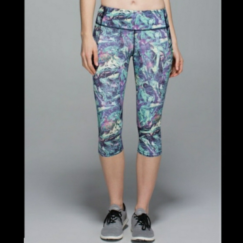 Lululemon Capri print Leggings
